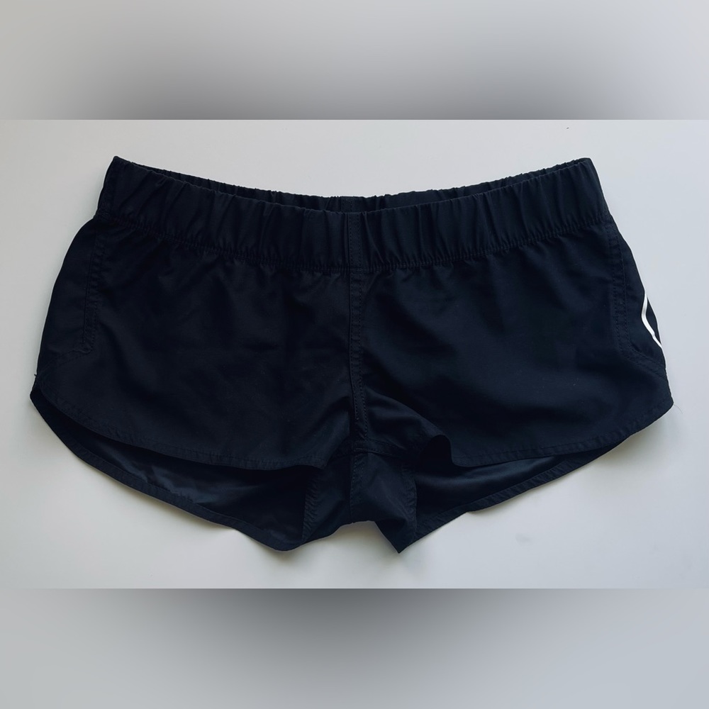 ⭐️ Host Pick ⭐️ Volcom Foster Gals 2” Board Short
